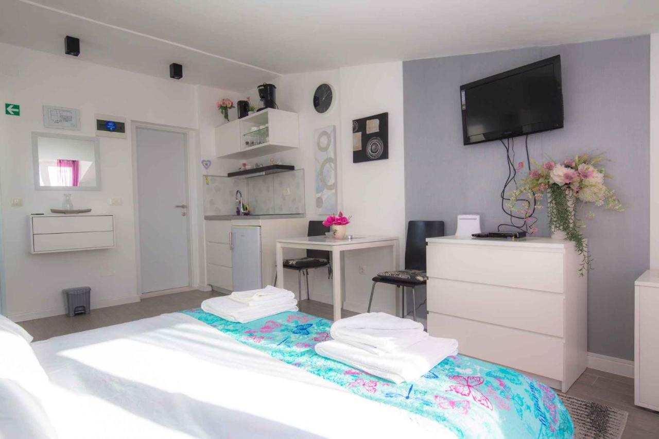 Apartments In Rogoznica 36019 Exterior foto